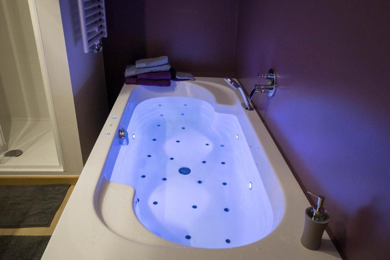Les Valcaprimontoises Bed & Breakfast ชอดฟองเตน ภายนอก รูปภาพ